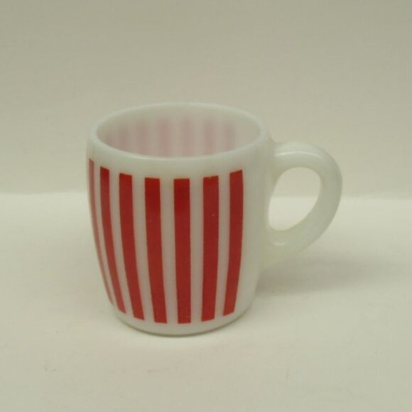 Hazel Atlas Glass Milk White with Red CANDY STRIPE 3 5/8 Inch Handled Mug - Picture 1 of 4